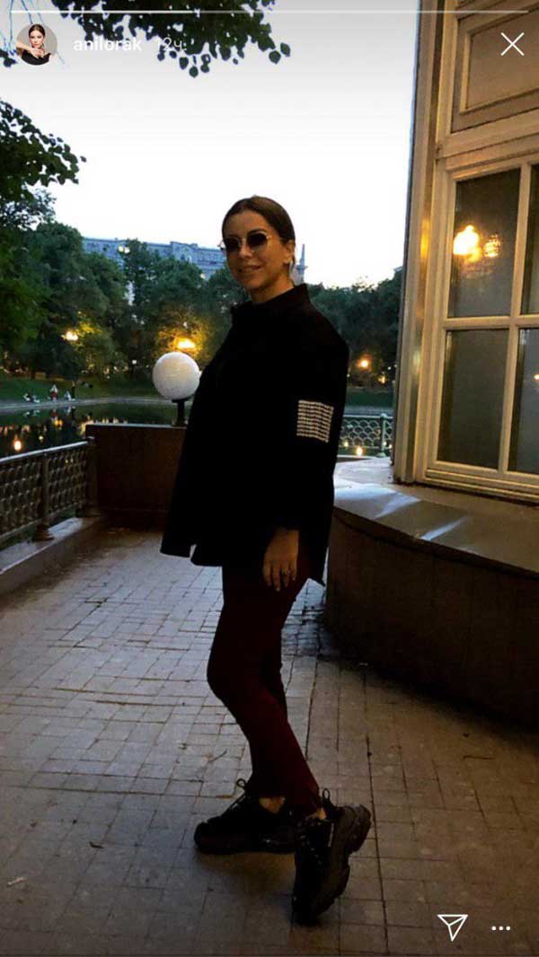 Ані Лорак вагітна від коханця? У мережі обговорюють кругленький животик співачки